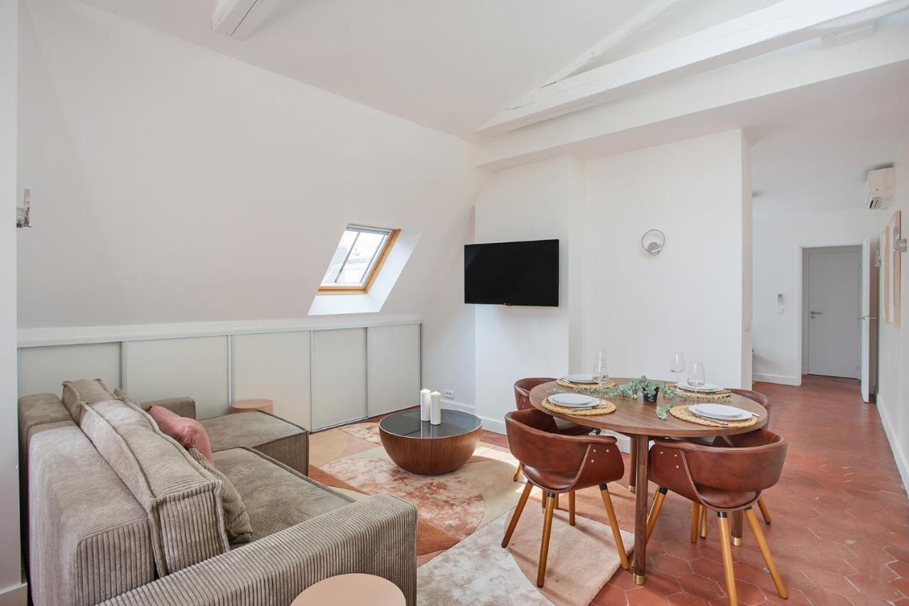 Apartement Montaigne George V By Studio Prestige ปารีส ภายนอก รูปภาพ